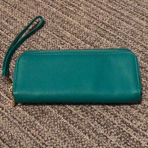 Like New wristlet with plenty of organization